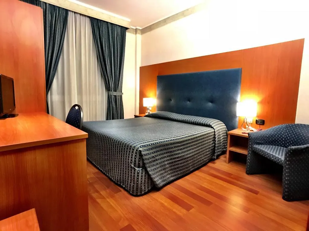 ***  Hotel Mec Mediolan Włochy