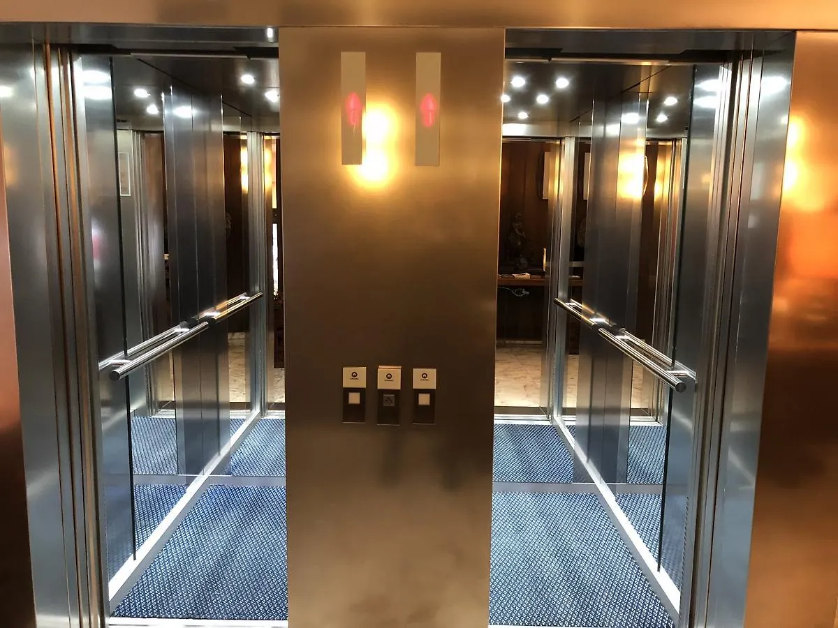 Hotel Mec Mediolan 3*,