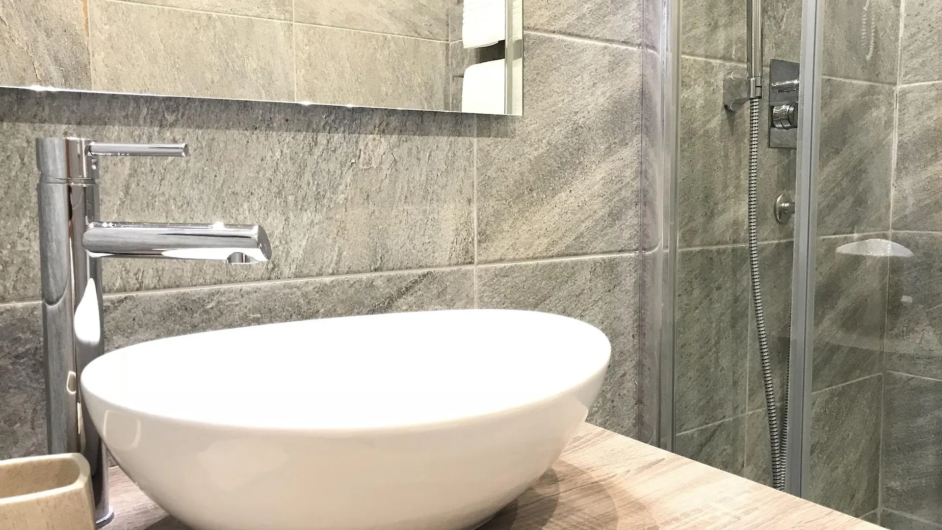 Hotel Mec Milan 3*,